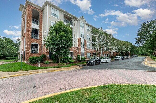 Building Photo - 4860 Eisenhower Ave