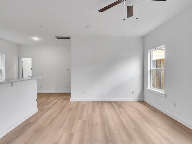Building Photo - 8629 Homewood Ln