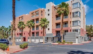Building Photo - 15 E Agate Ave
