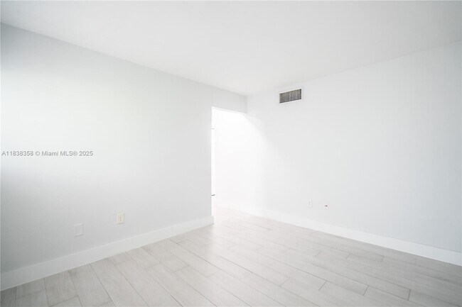 Foto del edificio - 465 NE 59th St