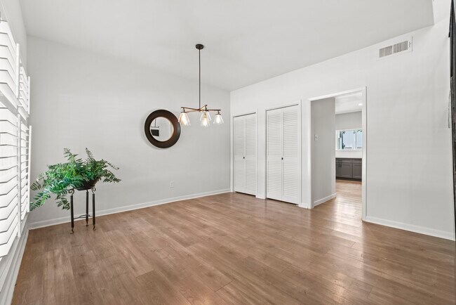 Foto del edificio - 1115 Augusta Dr