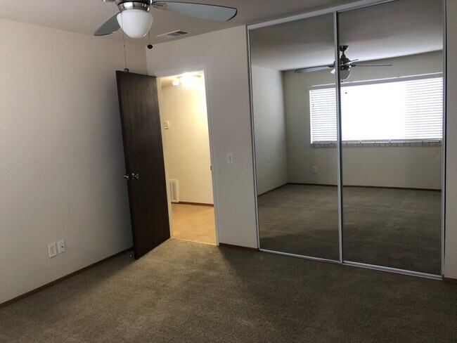 Foto del edificio - 1101 Civic Center Dr