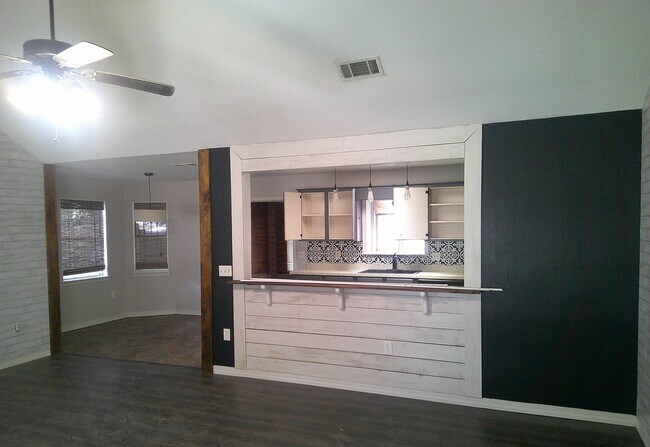 Building Photo - 230 Williams Cir