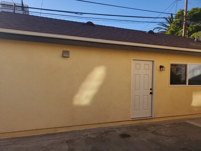 Foto del edificio - 2247-2244 S Cochran Ave