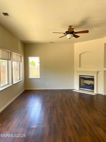 Foto del edificio - 7145 Beacon Dr