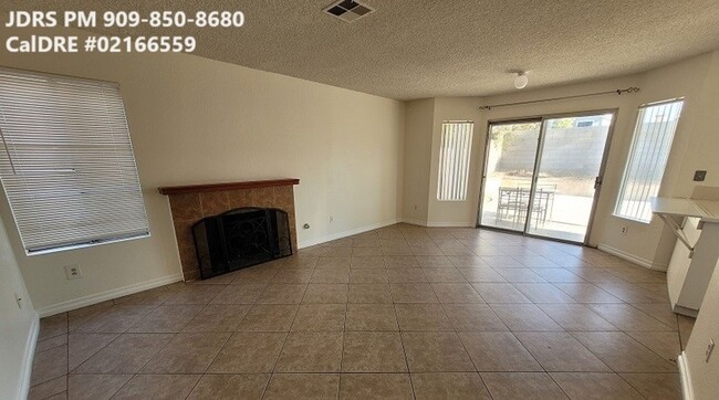 Foto del edificio - Fontana 3 Bedroom Home