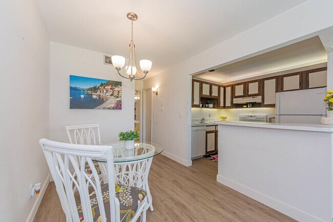 Foto del edificio - 60 Woodland Dr