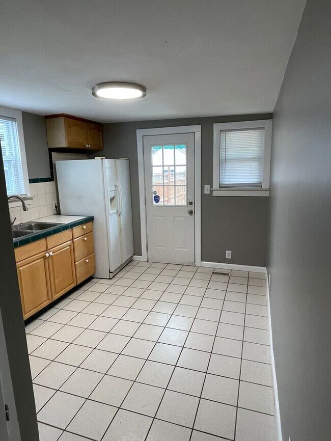 Building Photo - 4831 Gardenville Ave