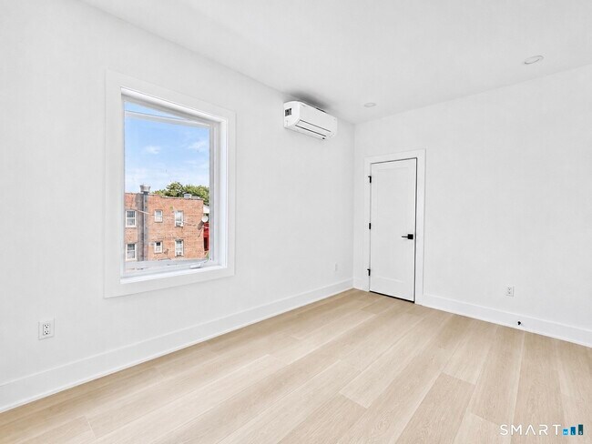 Foto del edificio - 77 Ely Ave