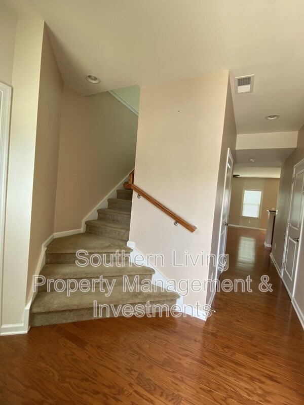 Foto del edificio - 2601 Silverthorn Dr