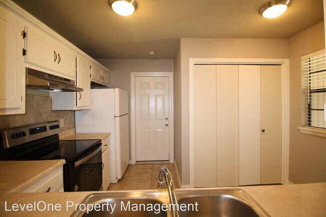 Building Photo - 3 br, 2 bath House - 4621 Hemlock Lane