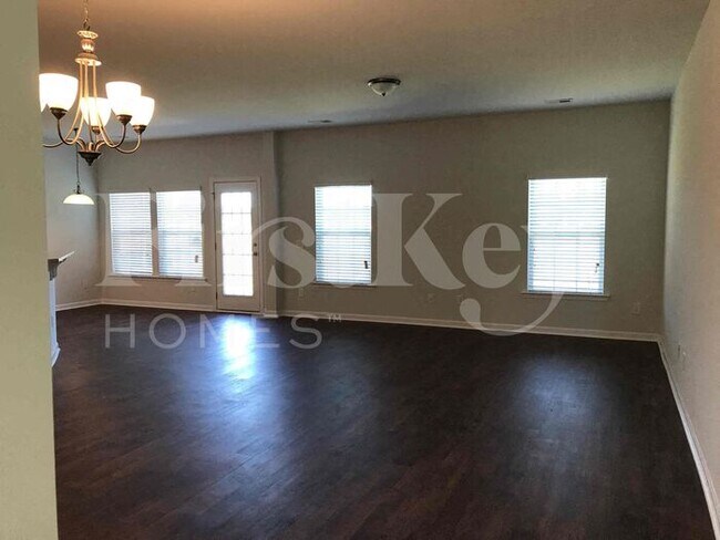 Building Photo - 210 Firewheel Ct