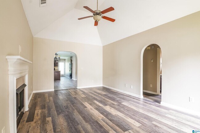 Building Photo - 568 Fox Run Cir
