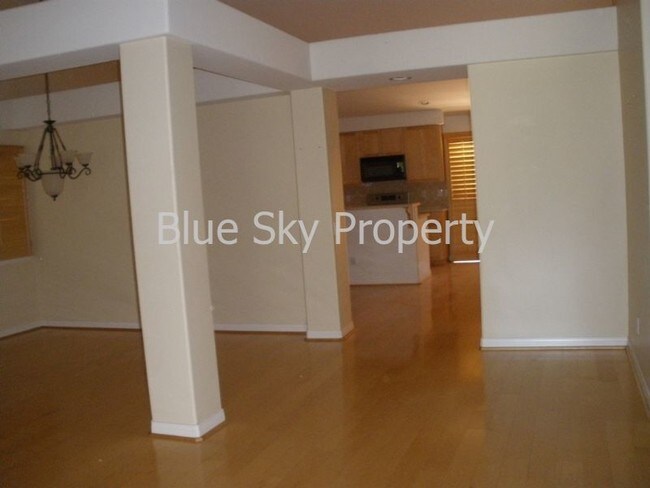 Building Photo - 587 Windmill Ct
