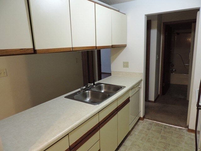 Foto del edificio - $1,095 | 2 Bedroom, 1 Bathroom Apartment | Cat Friendly* | Available for August 1st, 2026 Move In!