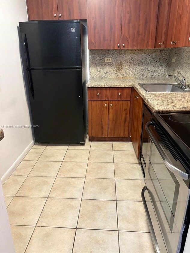 Foto del edificio - 7055 NW 179th St