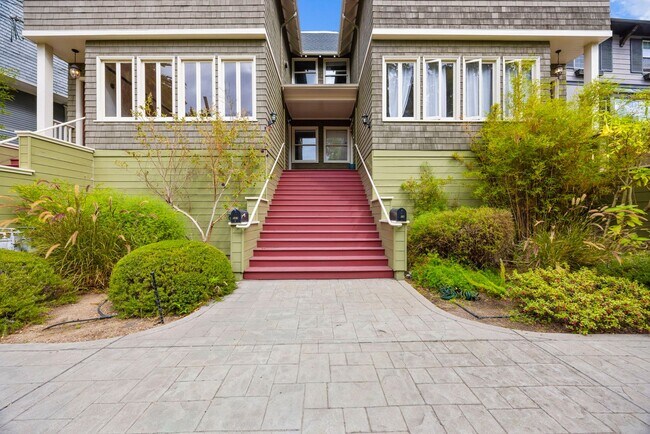 Foto del edificio - Sun Soaked 2 bedroom 1 bath unit off Piedm...