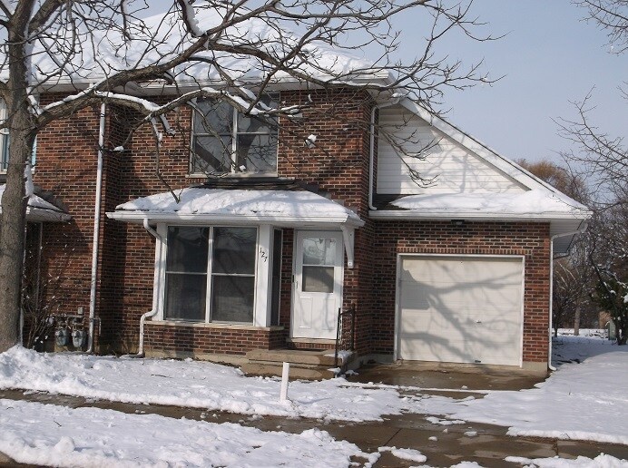 Foto principal - 121-157 Wycliffe Dr