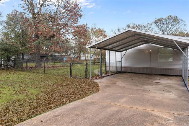 Foto del edificio - 8413 Denny Dr