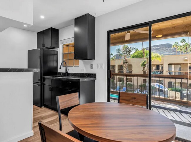 Fotografía del edificio - 5300 E Waverly Dr