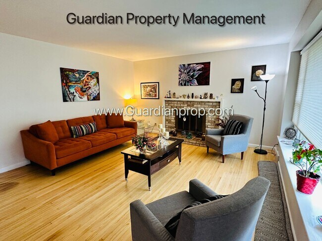 Foto del edificio - Edina Single Family Home, 2 Car Garage, Dishwasher, Hardwood Floors, Available January/Feb