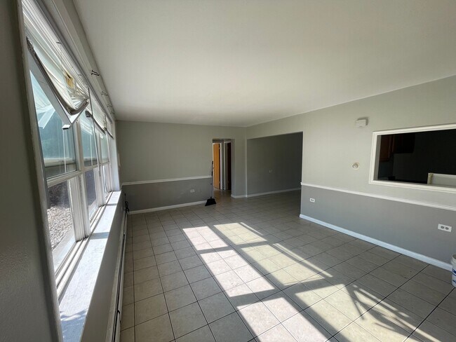 Foto del edificio - 1360 N 1st Ave