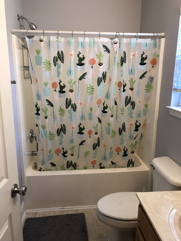 and there's a tub too! - 2142 Adams Street