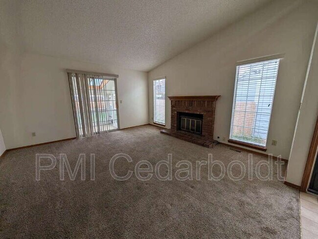 Foto del edificio - 8725 Boxelder Dr