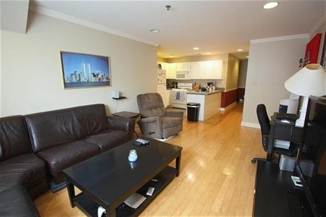 Foto del edificio - 711 Clinton St