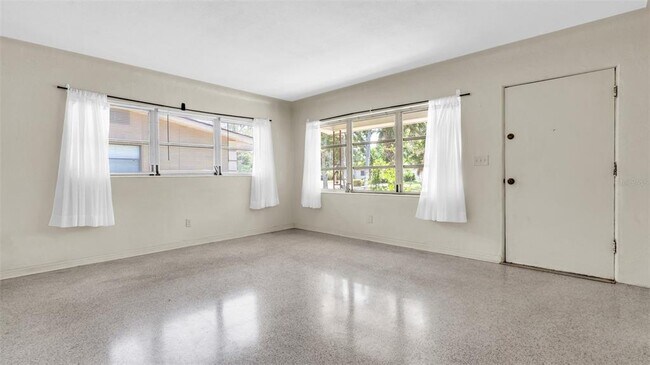 Foto del edificio - 1209 Alcazar Way S