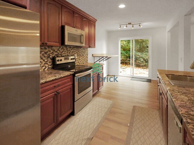 Foto del edificio - A beautiful 4 bed and 2 bathroom house for...