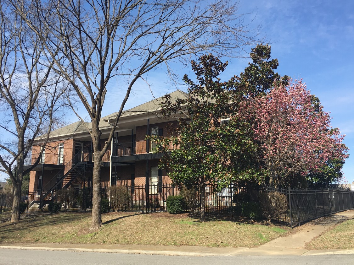 Primary Photo - 5000 Park Ave