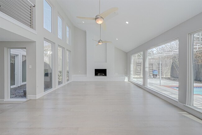 Foto del edificio - 915 Daria Dr