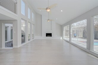 Building Photo - 915 Daria Dr