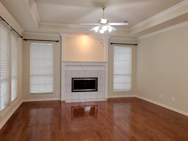 Building Photo - 7905 Pirates Cove Dr