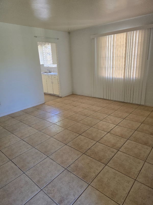 Foto del edificio - 1420 E McLellan Blvd