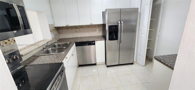 Foto del edificio - 3660 NE 166th St