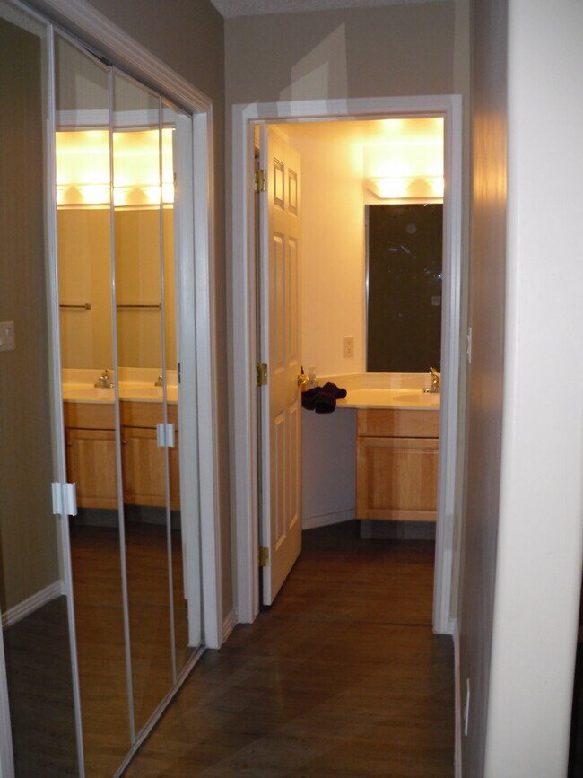 Photo du bâtiment - 2 Bed 2 Bath Unit in Edmonton, AB