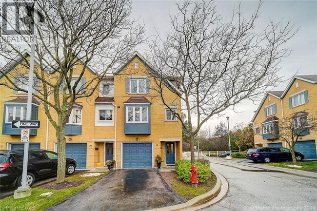 Building Photo - 2300 Brays Ln