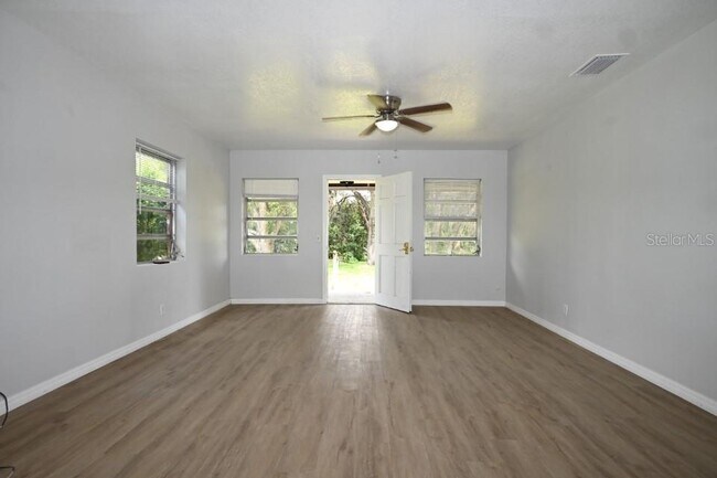 Building Photo - 11165 US-98