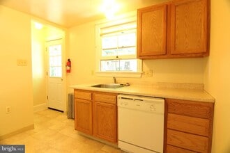 Building Photo - 266 Manatawny St