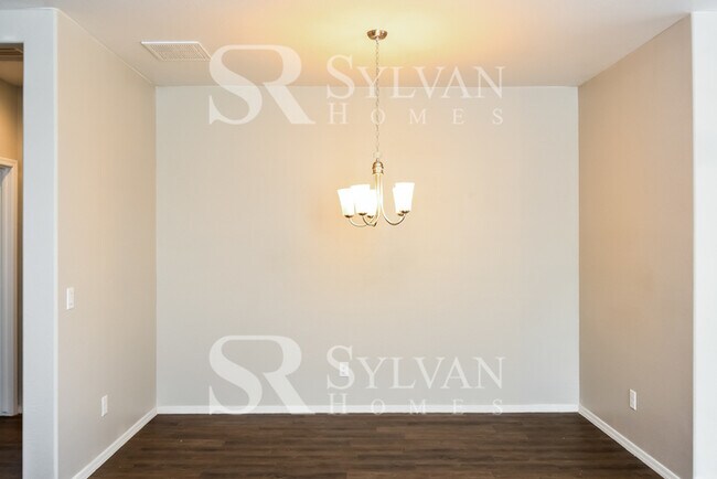 Foto del edificio - This charming home is ready for your perso...