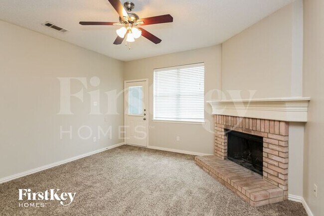 Foto del edificio - 500 Blueberry Hill Ln