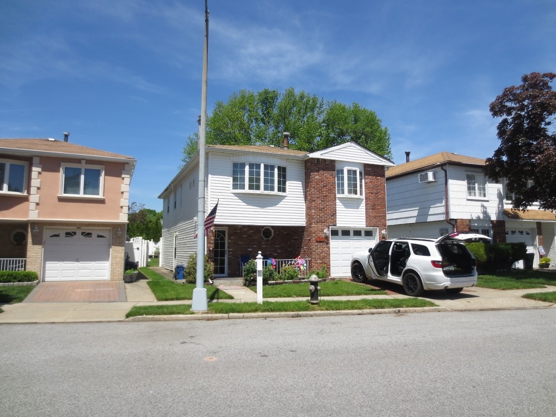127 Evergreen St, Staten Island, NY 10308 House Rental in Staten