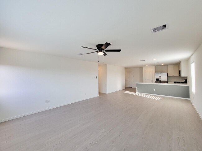 Foto del edificio - 15671 Plum Brk Dr