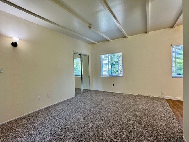 Building Photo - 4284 Third Ave