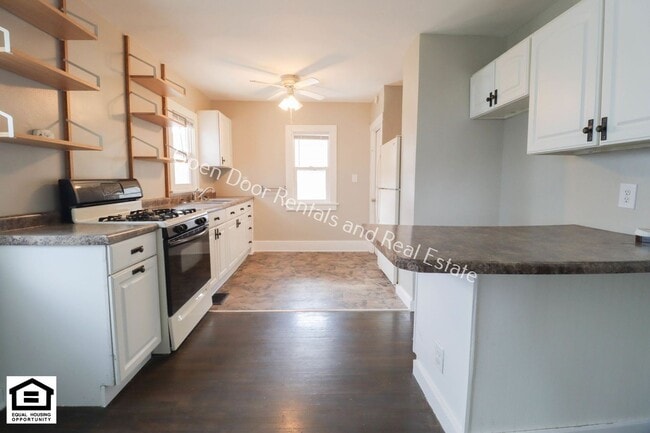 Building Photo - 2 Bedroom 1 bath home