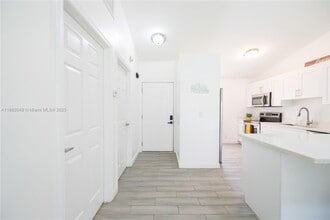 Building Photo - 1194 Hyacinth Pl