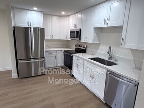 Building Photo - 1737 Bayview Heights Dr