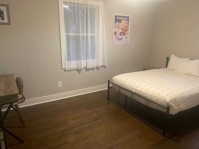 Foto del edificio - 829 Rose Park Dr